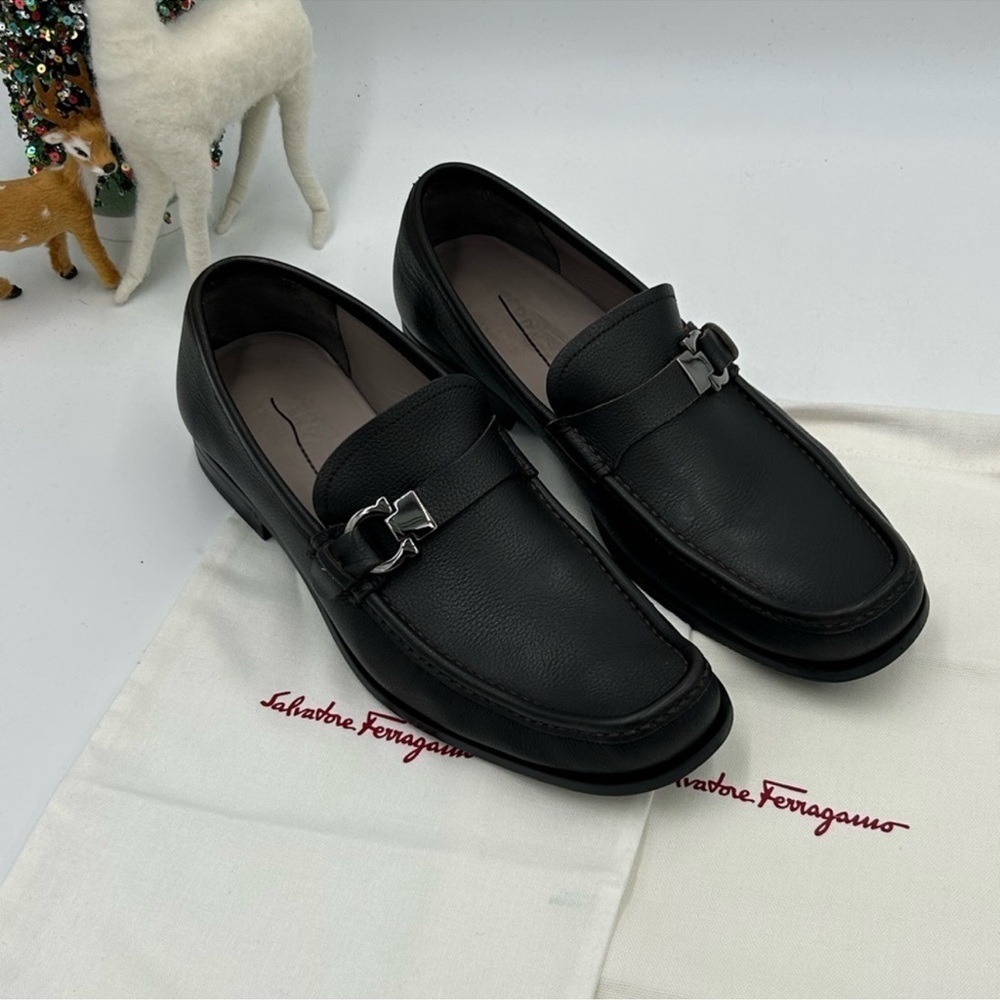 Men’s Salvatore, Ferragamo Gancini leather loafers size 9E made in Italy